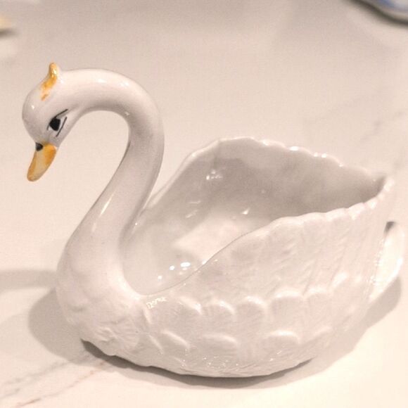 Vintage Elegant White Swan Planter Made In Portugal - Picture 5 of 9